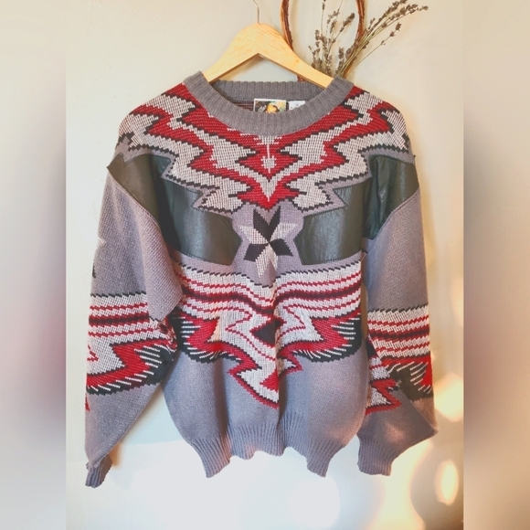 Classic Elegance Vintage Sweater - Picture 1 of 4
